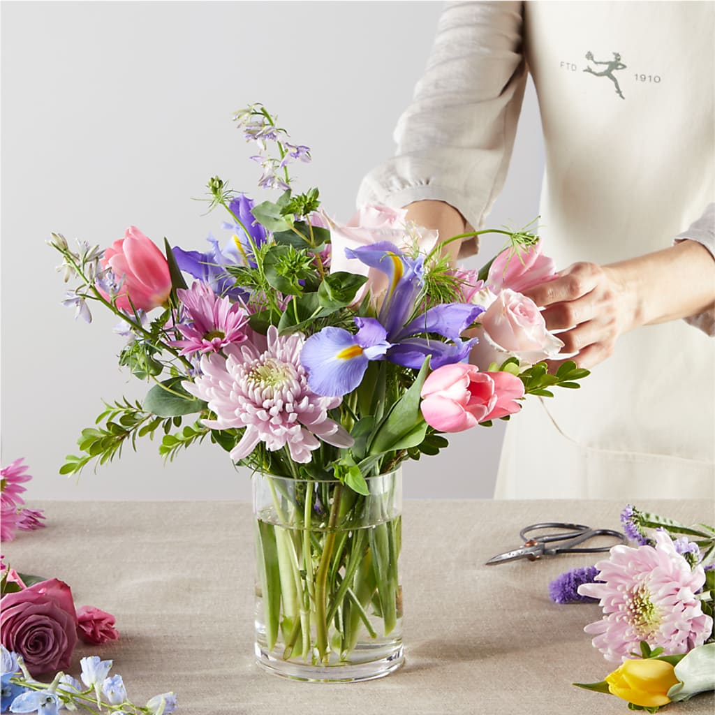 Pastel Tradition - A Florist Original – PICKET FENCE FLORAL & DESIGN, Holland MI