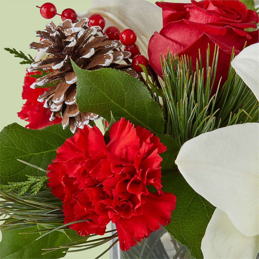 Glistening Icicles Bouquet – PICKET FENCE FLORAL & DESIGN, Holland MI