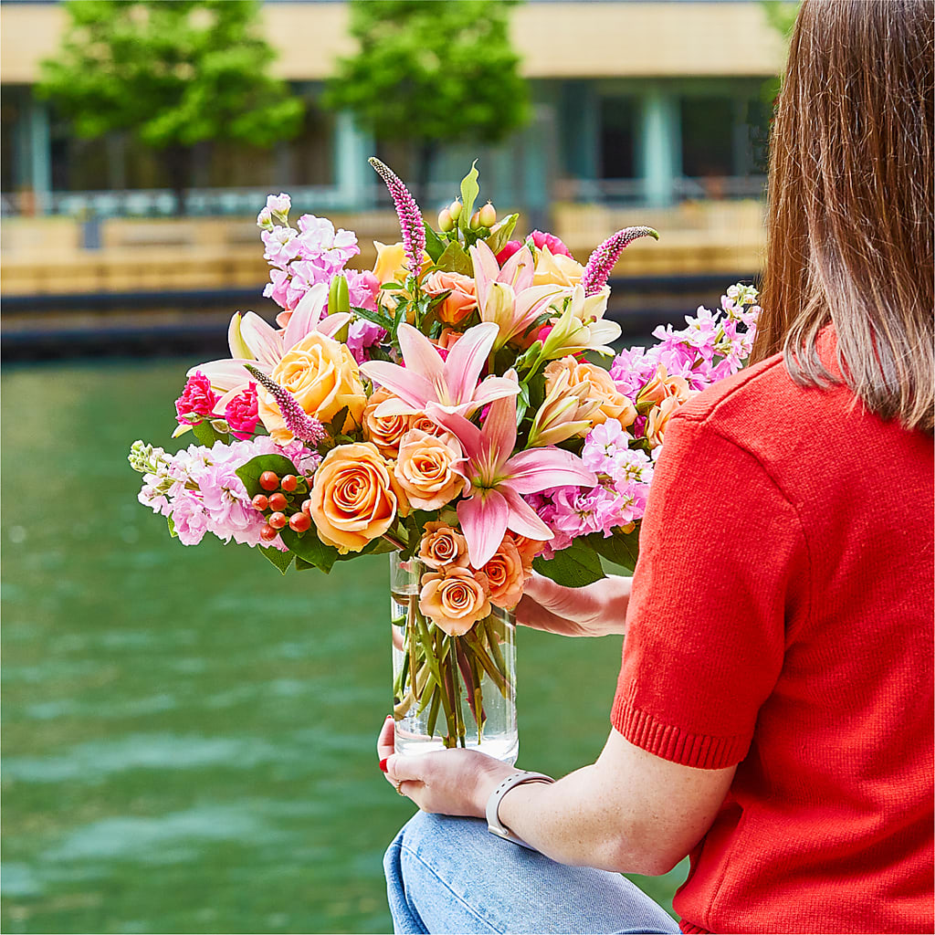 Bisous Bouquet – PICKET FENCE FLORAL & DESIGN, Holland MI
